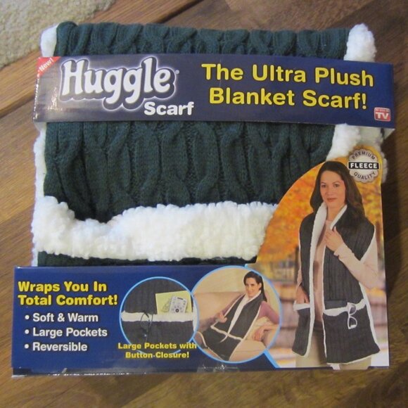 NIB/Huggle Scarf ~ Blanket Scarf ~ BRAND NEW!! - Picture 1 of 2